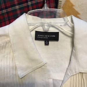 Jones New York linen jacket. Size 14, new with tags. Extra button included.